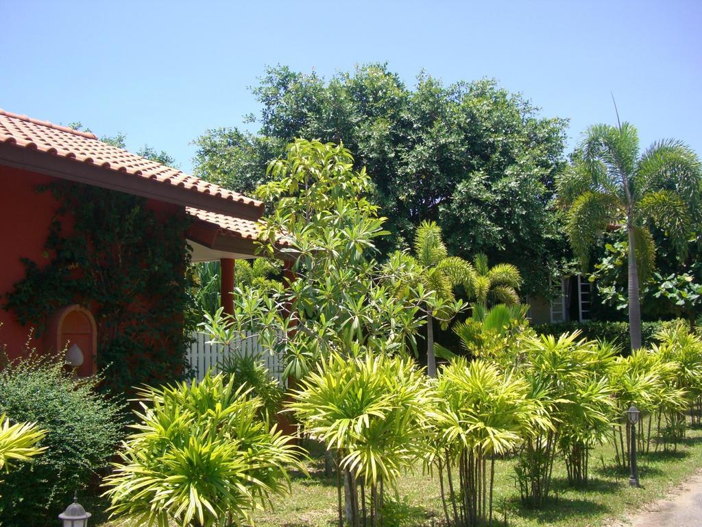 Pictory Garden Resort Sattahip Extérieur photo